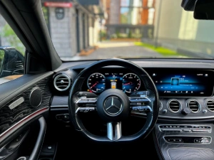 Mercedes E