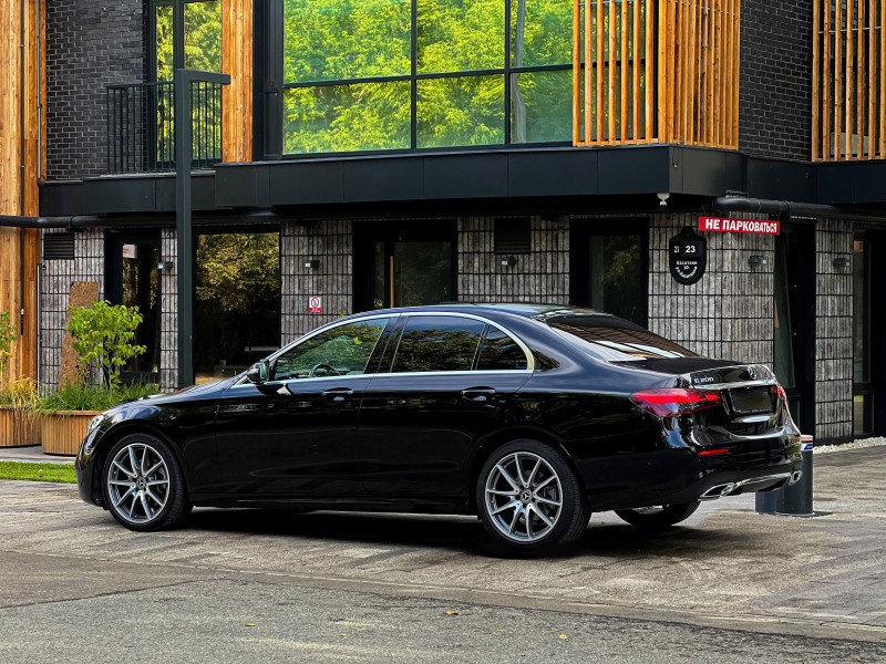 Mercedes E
